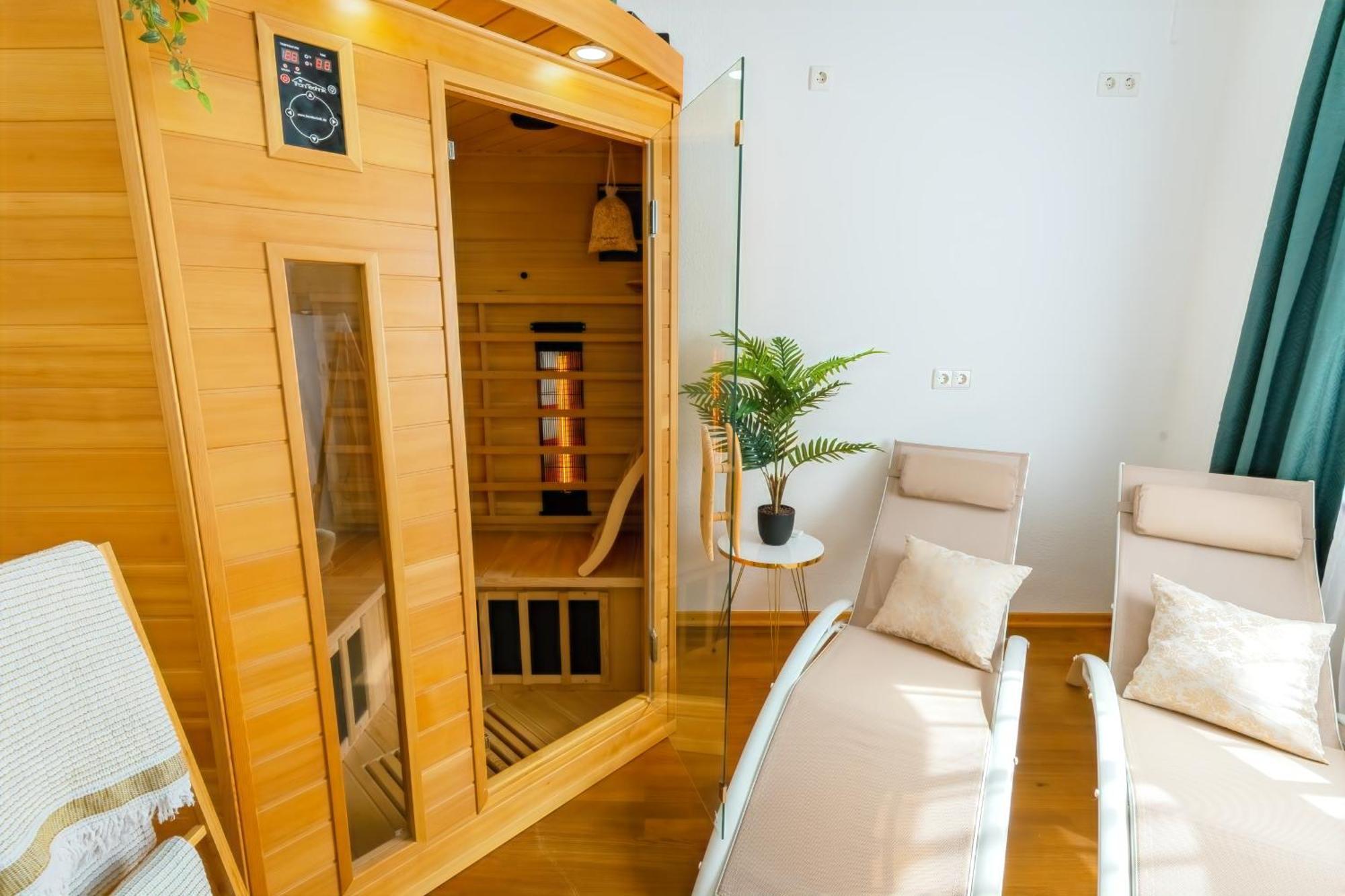 The Big Muenster Fuer Bis Zu 12, Whirlpool, Sauna, Zentral, Tischfussball, Balkon, Gasgrill Ulm Buitenkant foto
