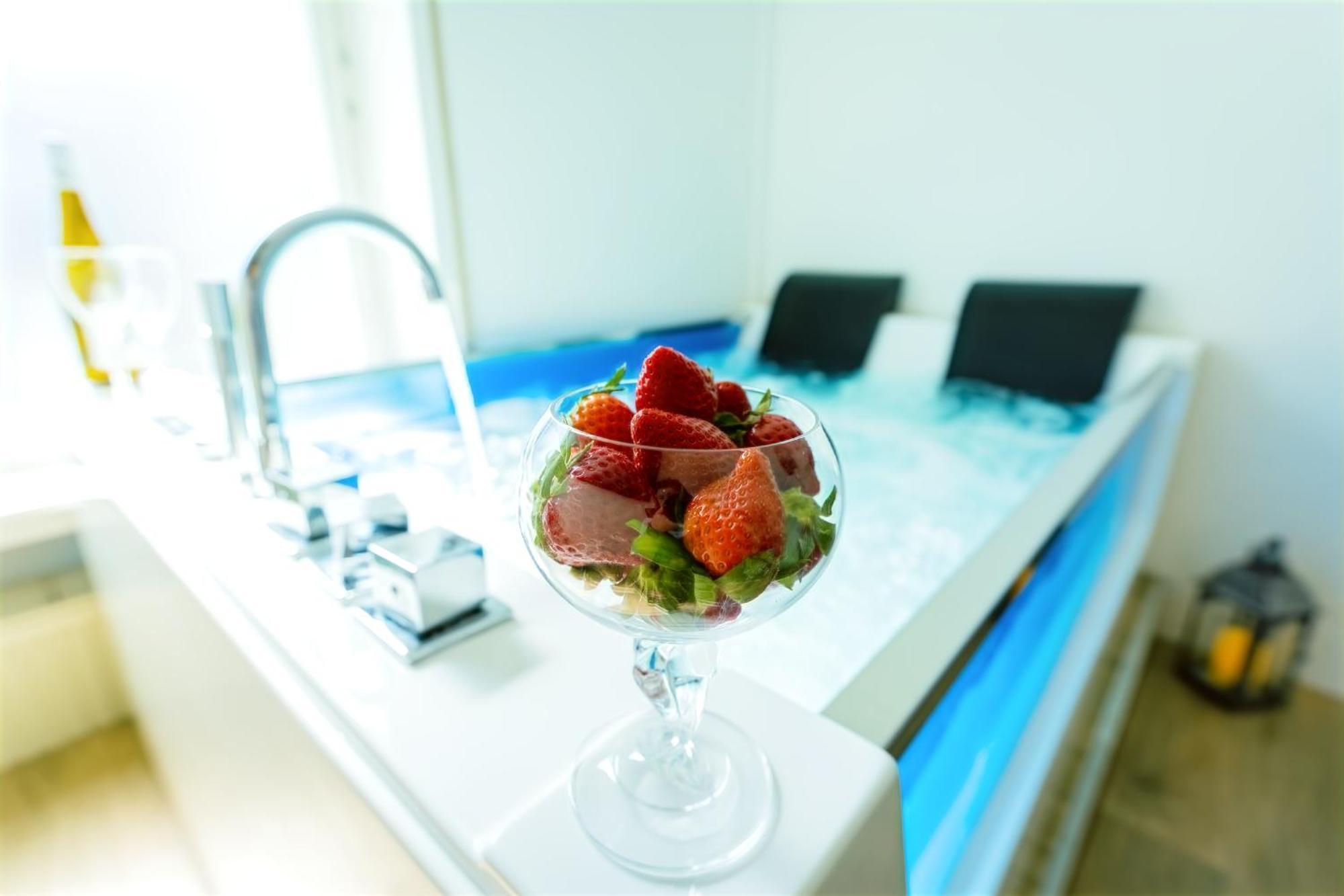 The Big Muenster Fuer Bis Zu 12, Whirlpool, Sauna, Zentral, Tischfussball, Balkon, Gasgrill Ulm Buitenkant foto